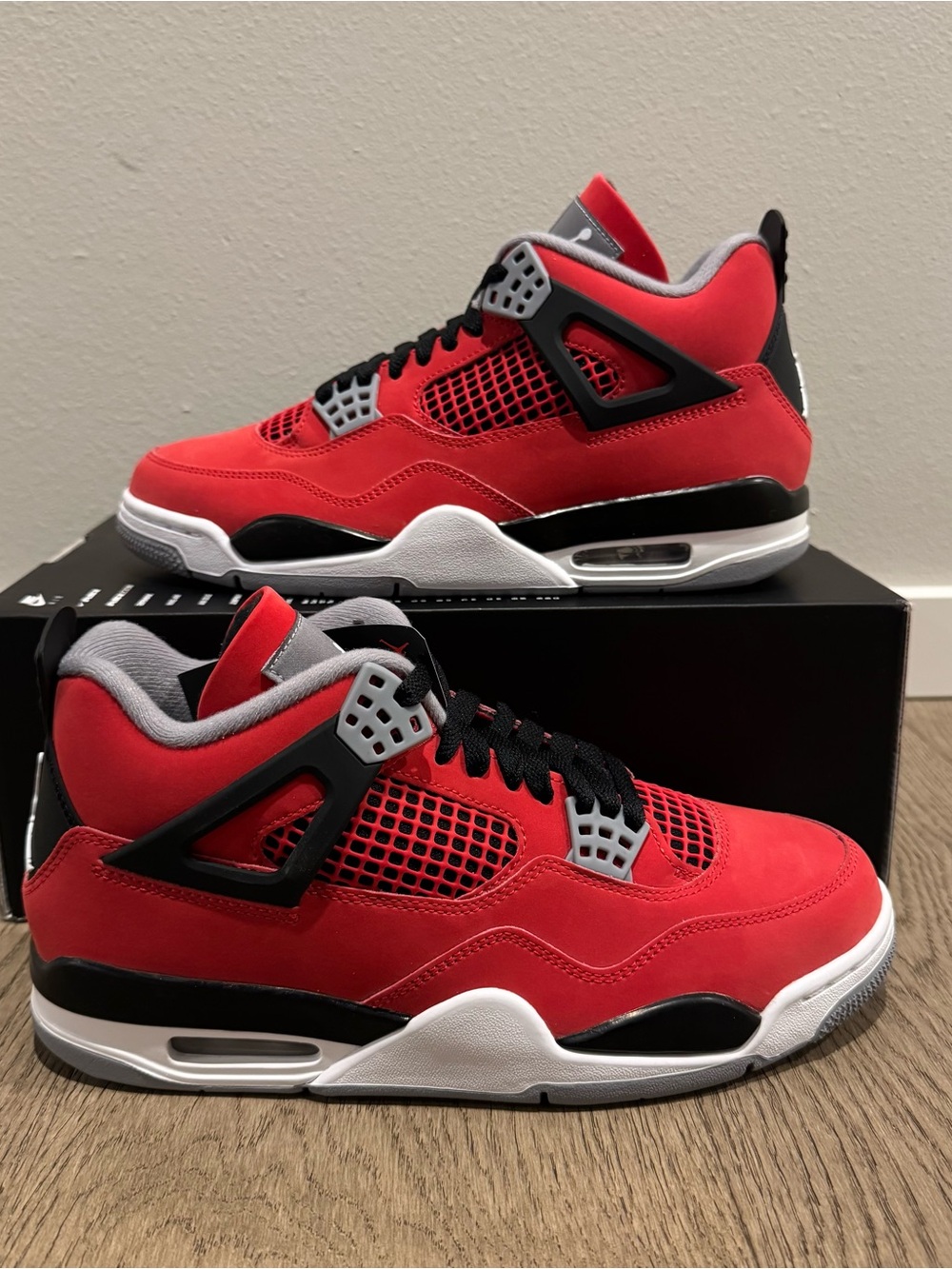 Air Jordan 4 Retro Toro Bravo Toro 4s